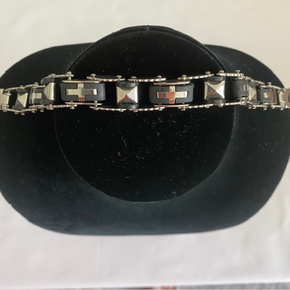 Silver Tone Black Silicone Titanium Metal Bracelet Length 8 1/2" - Picture 2 of 8